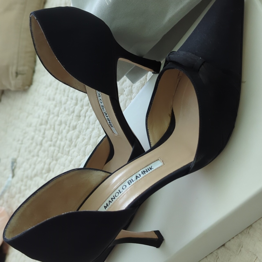 Manolo blahnik size 6 pumps